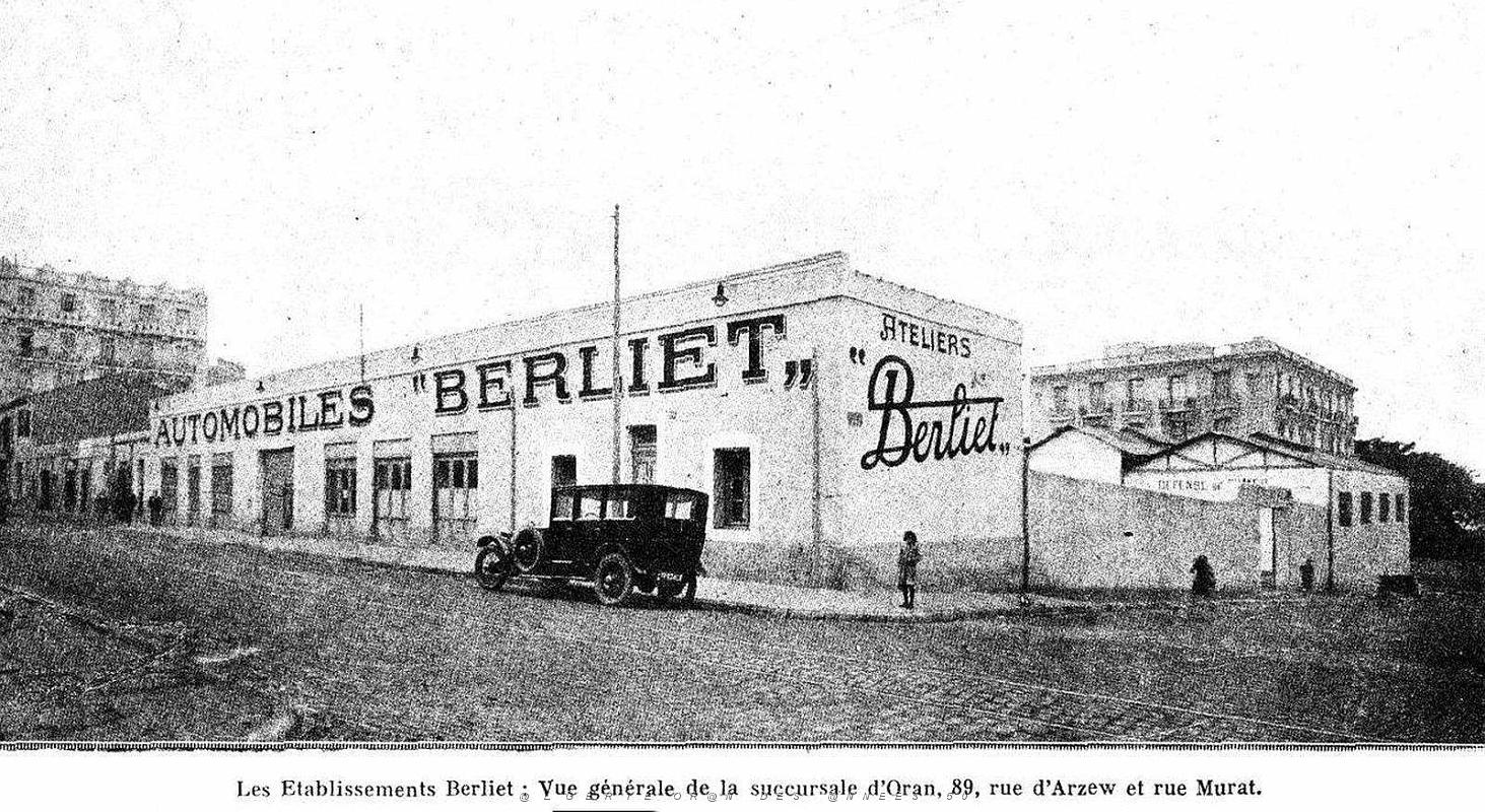 1949- Oran - Rue d' Arzew - Automobiles Berliet.jpg